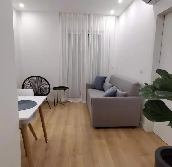 Salty Blue, 2 Bedroom Apartment, By The Beach