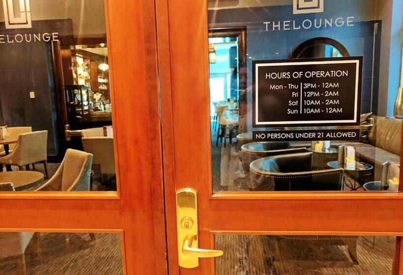 Strip & Sphere View   Separate Living Room   2 Full Bath   Full Kitchen   Balcony   900 Sqft   Mgm S