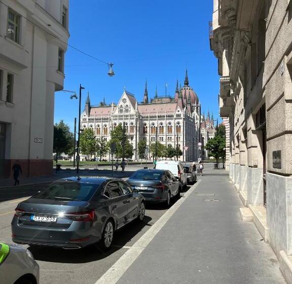 Academy Home   Elegant Place Next To The Parliament