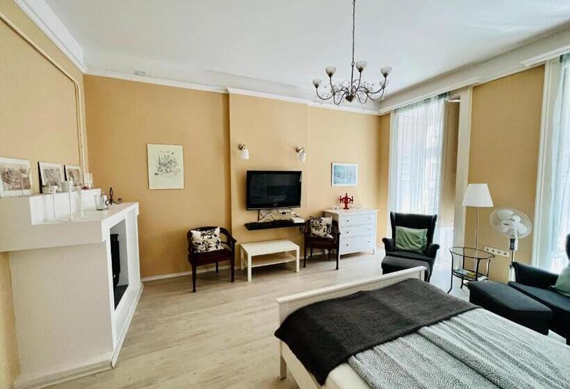 Academy Home   Elegant Place Next To The Parliament