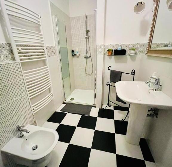 Academy Home   Elegant Place Next To The Parliament