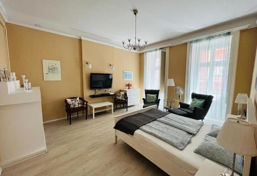 Academy Home   Elegant Place Next To The Parliament