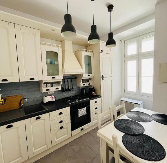 Academy Home   Elegant Place Next To The Parliament