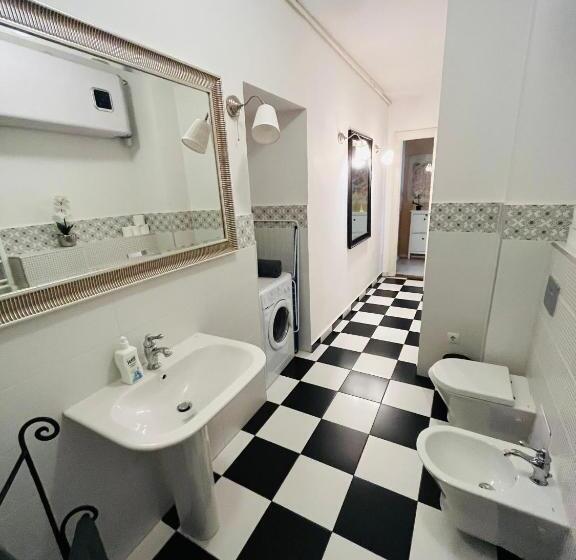 Academy Home   Elegant Place Next To The Parliament