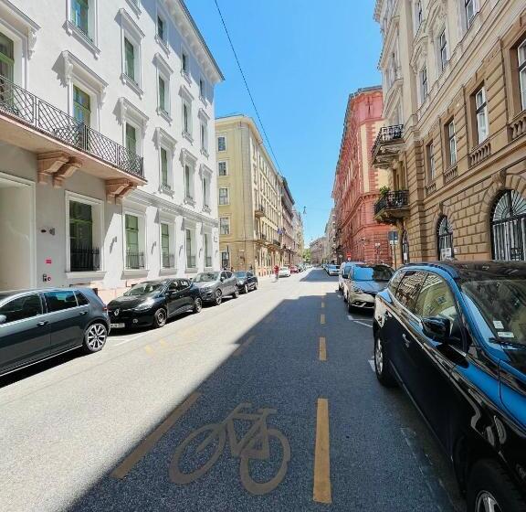 Academy Home   Elegant Place Next To The Parliament