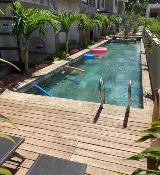 Modern And Cosy Condo: Westwood Apartments