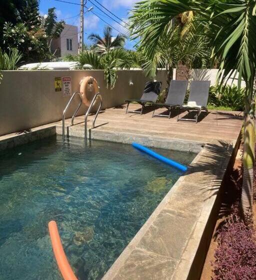 Modern And Cosy Condo: Westwood Apartments