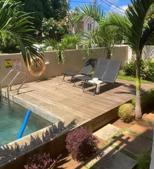 Modern And Cosy Condo: Westwood Apartments