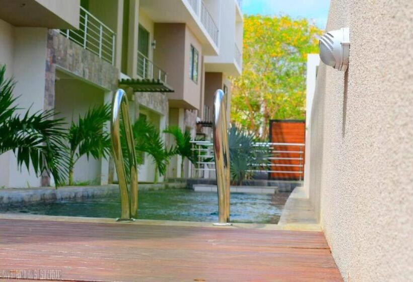 Modern And Cosy Condo: Westwood Apartments