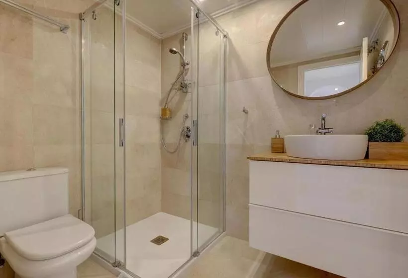 2 Bed Rooms With A View