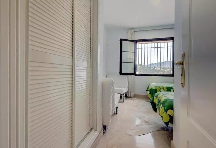 2 Bed Rooms With A View