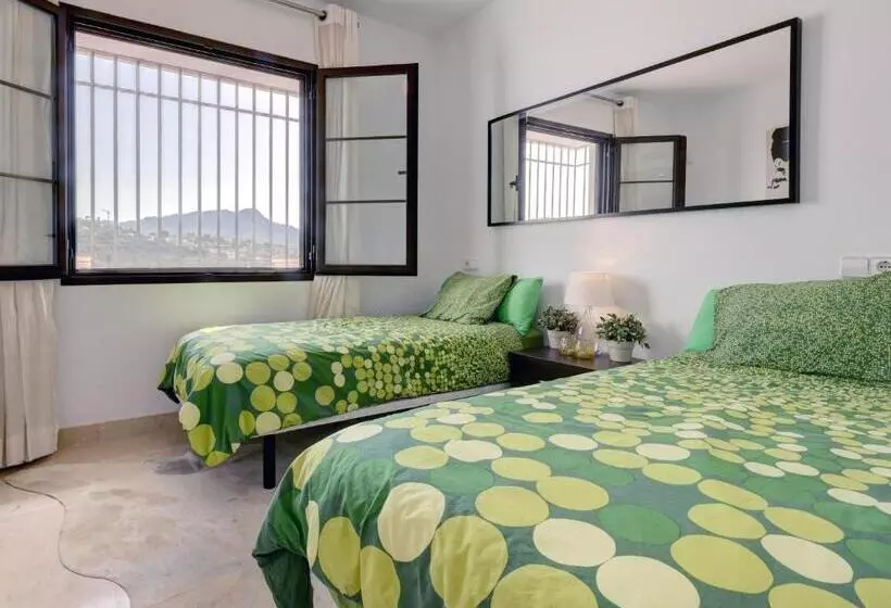 2 Bed Rooms With A View