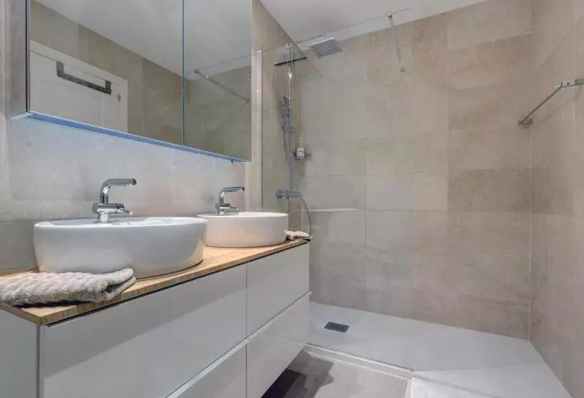 2 Bed Rooms With A View