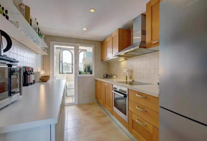 2 Bed Rooms With A View