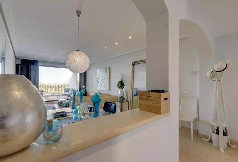 2 Bed Rooms With A View