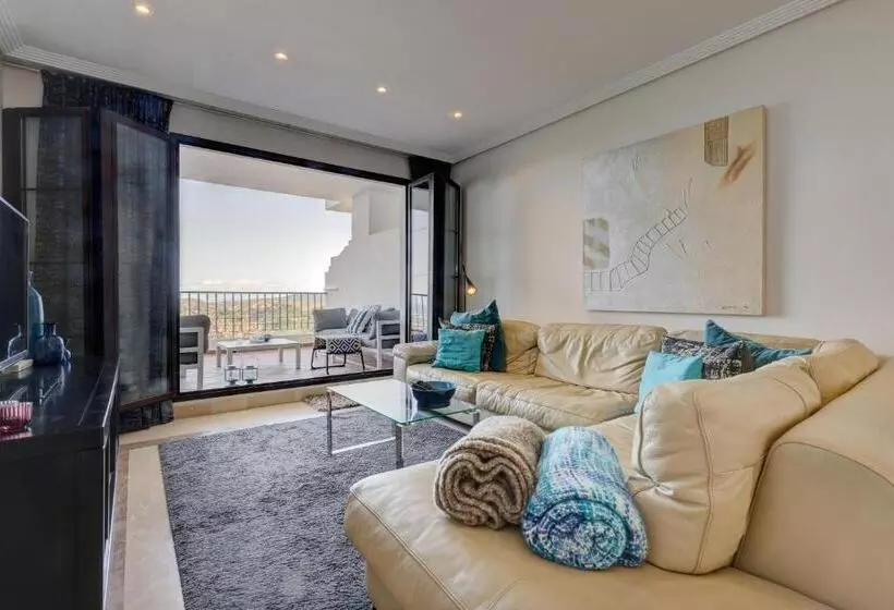 2 Bed Rooms With A View