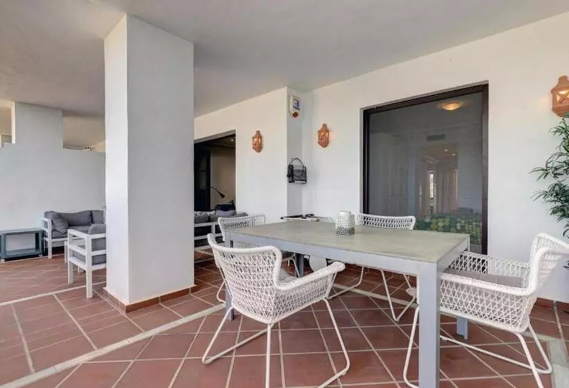 2 Bed Rooms With A View