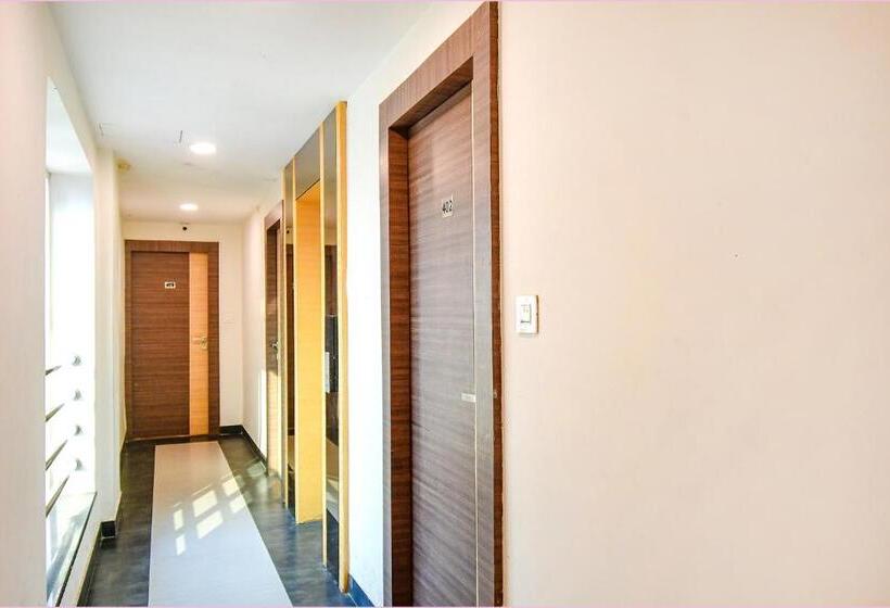 Fabhotel Kzar Select   2km From Park Street