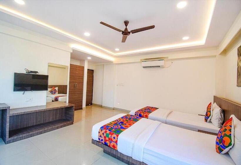 Fabhotel Kzar Select   2km From Park Street