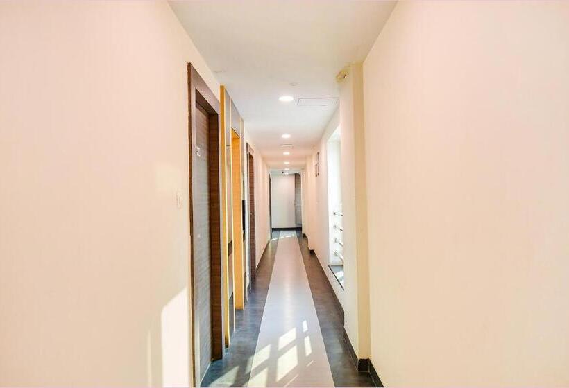 Fabhotel Kzar Select   2km From Park Street