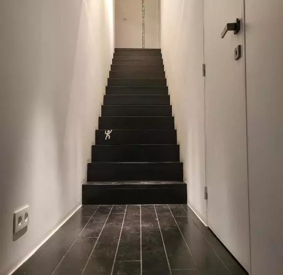Gezellige Moderne Woning Met Zwemvijver
