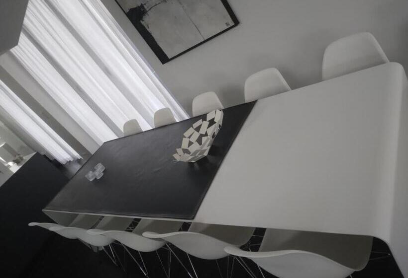 Gezellige Moderne Woning Met Zwemvijver