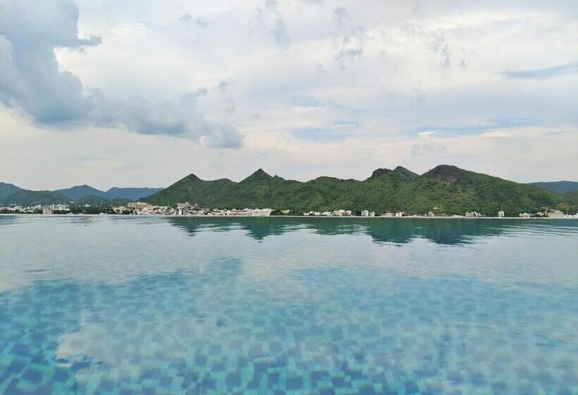 فندق Howard Johnson By Wyndham Udaipur Roop Nagar