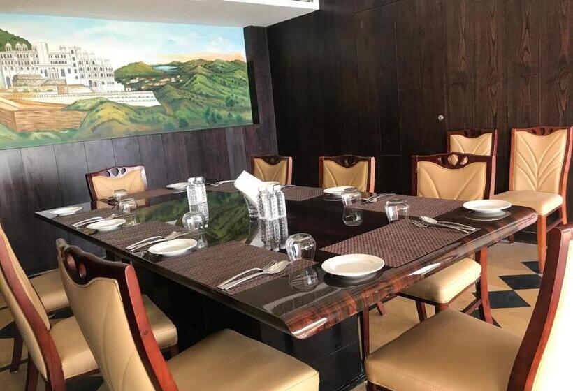 فندق Howard Johnson By Wyndham Udaipur Roop Nagar