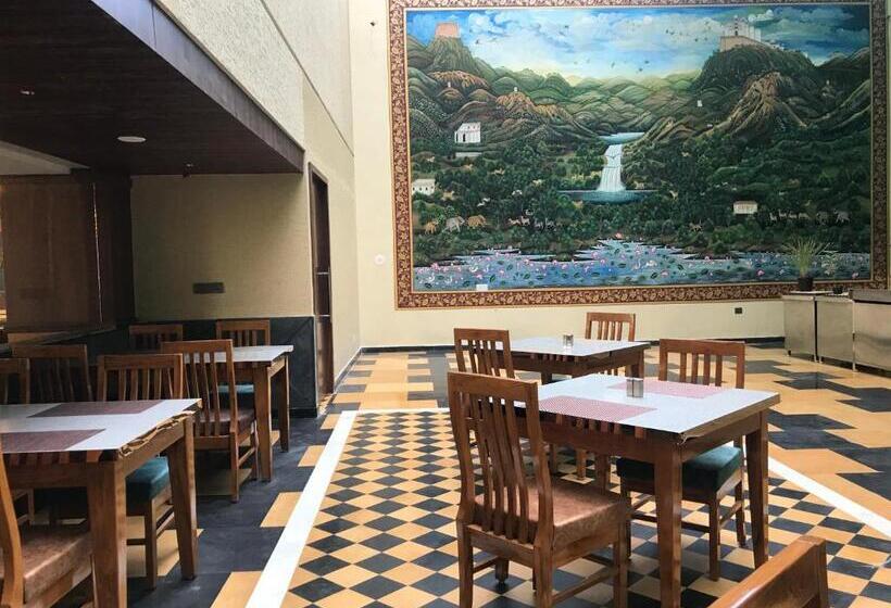 فندق Howard Johnson By Wyndham Udaipur Roop Nagar