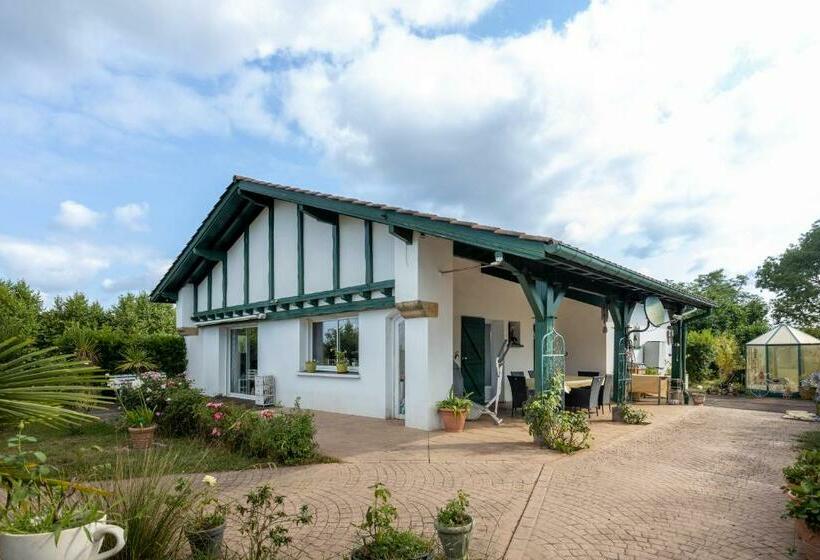 Belle Maison Basque à Bardos