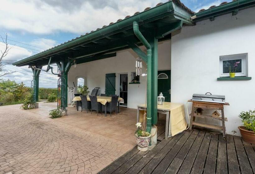 Belle Maison Basque à Bardos