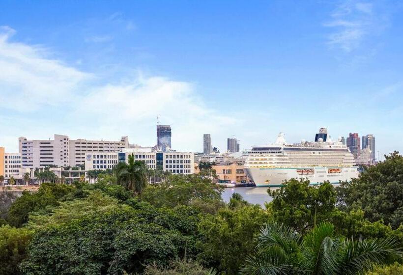 Biscayne Bay View Stay Pool Hot Tub And Amenities