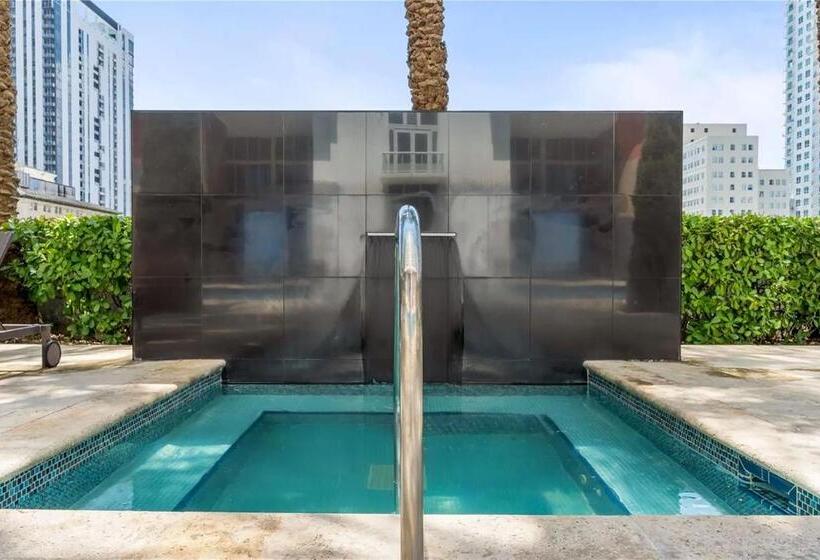 Biscayne Bay View Stay Pool Hot Tub And Amenities