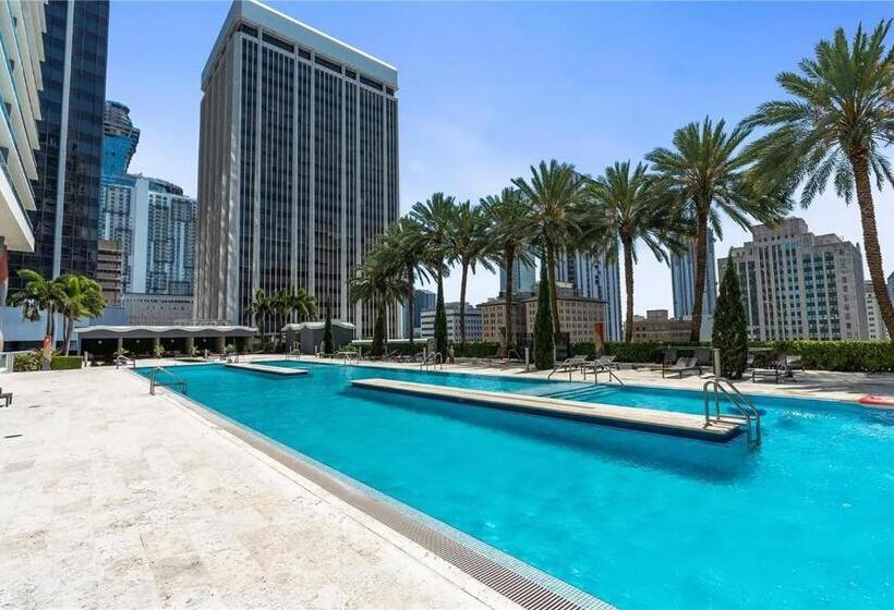 Biscayne Bay View Stay Pool Hot Tub And Amenities