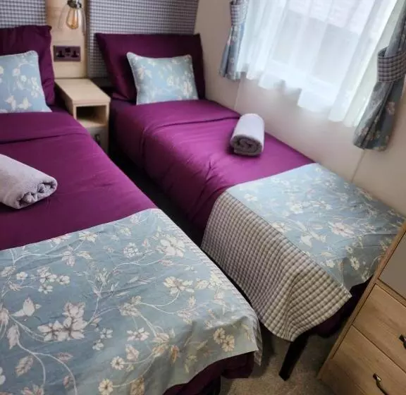 Luxury New 3 Bed Caravan With Stunning Sea View On Private Beach In Thorness Bay