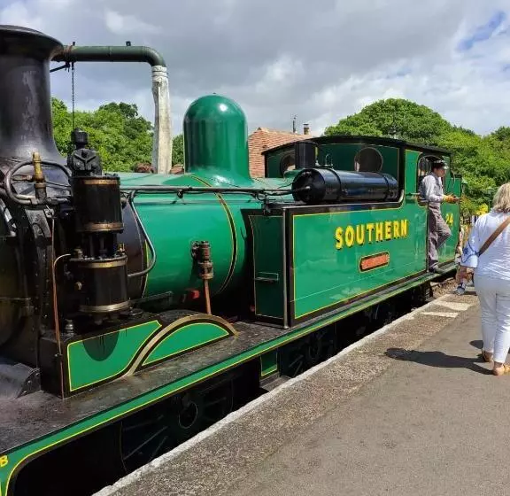 Luxury New 3 Bed Caravan With Stunning Sea View On Private Beach In Thorness Bay