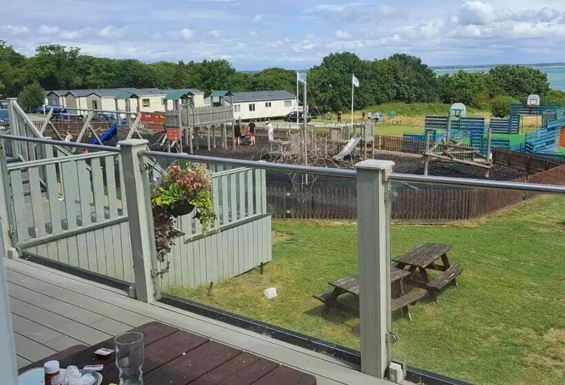 Luxury New 3 Bed Caravan With Stunning Sea View On Private Beach In Thorness Bay