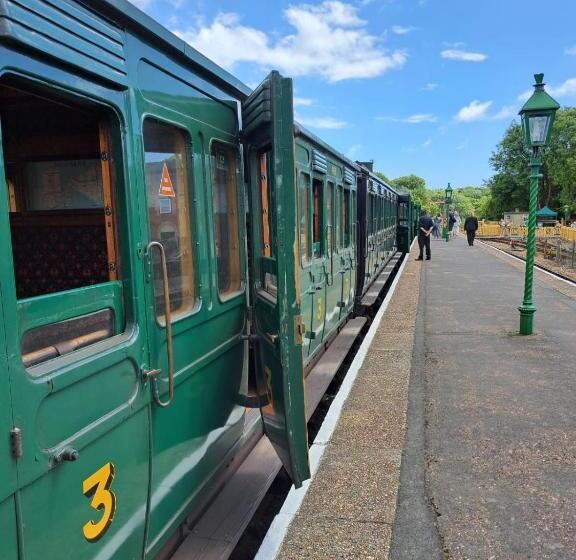 Luxury New 3 Bed Caravan With Stunning Sea View On Private Beach In Thorness Bay
