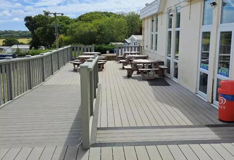 Luxury New 3 Bed Caravan With Stunning Sea View On Private Beach In Thorness Bay