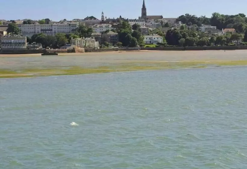 Luxury New 3 Bed Caravan With Stunning Sea View On Private Beach In Thorness Bay