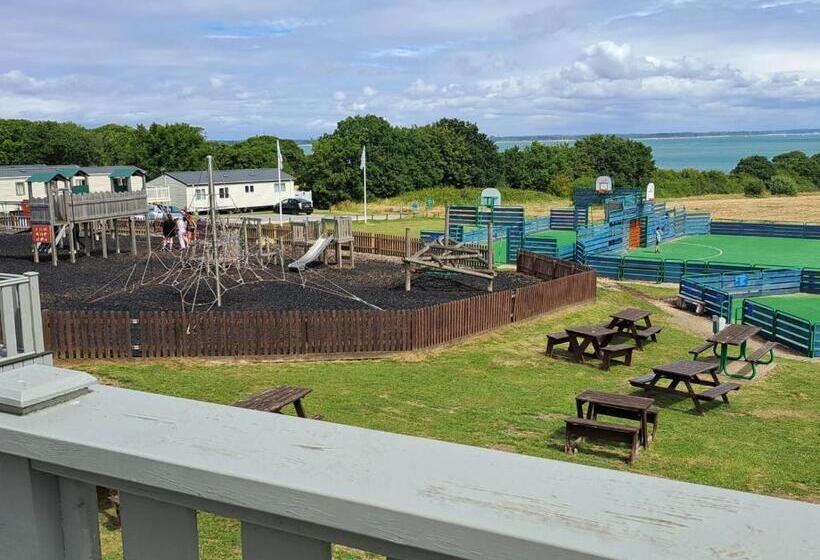 Luxury New 3 Bed Caravan With Stunning Sea View On Private Beach In Thorness Bay