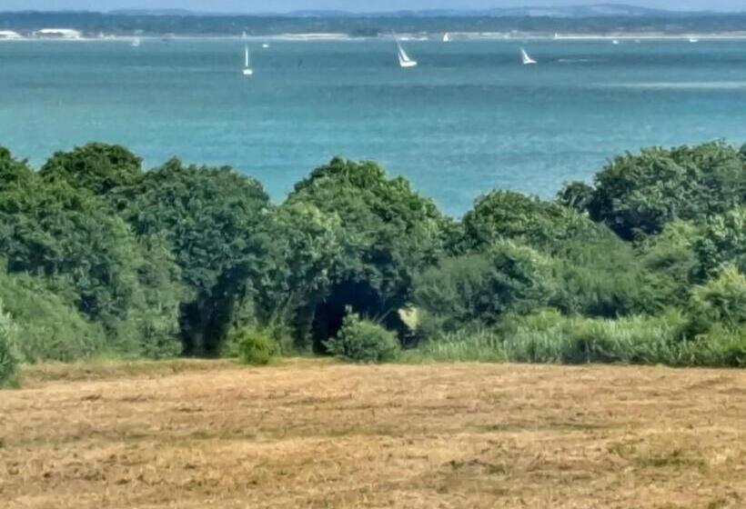 Luxury New 3 Bed Caravan With Stunning Sea View On Private Beach In Thorness Bay