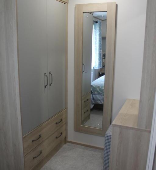 Luxury New 3 Bed Caravan With Stunning Sea View On Private Beach In Thorness Bay