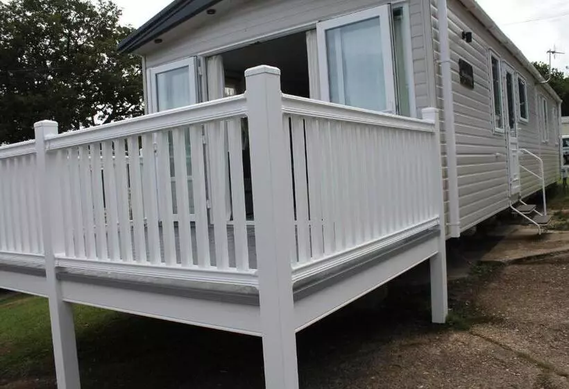 Luxury New 3 Bed Caravan With Stunning Sea View On Private Beach In Thorness Bay