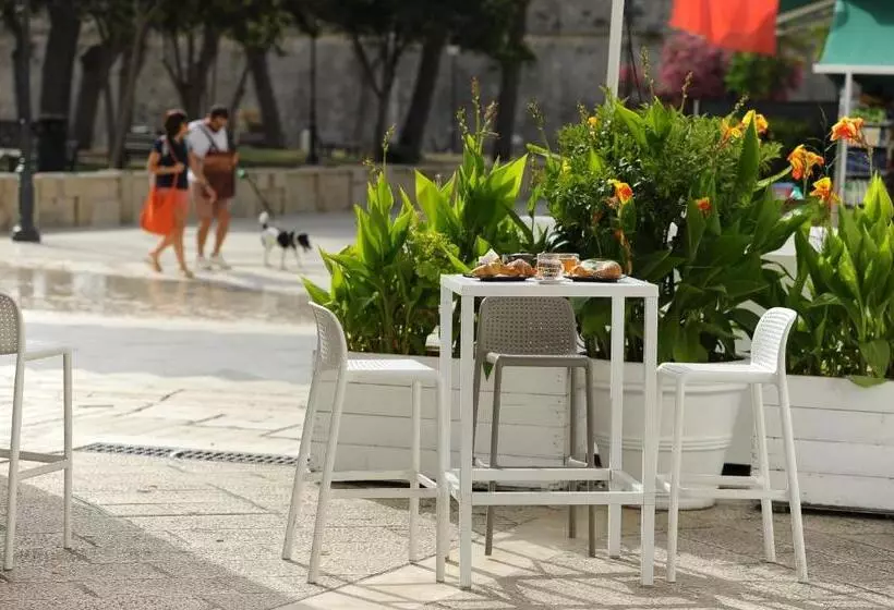 Aamiaismajoitus (B&B) Pietrabianca Santa Maria Apartments