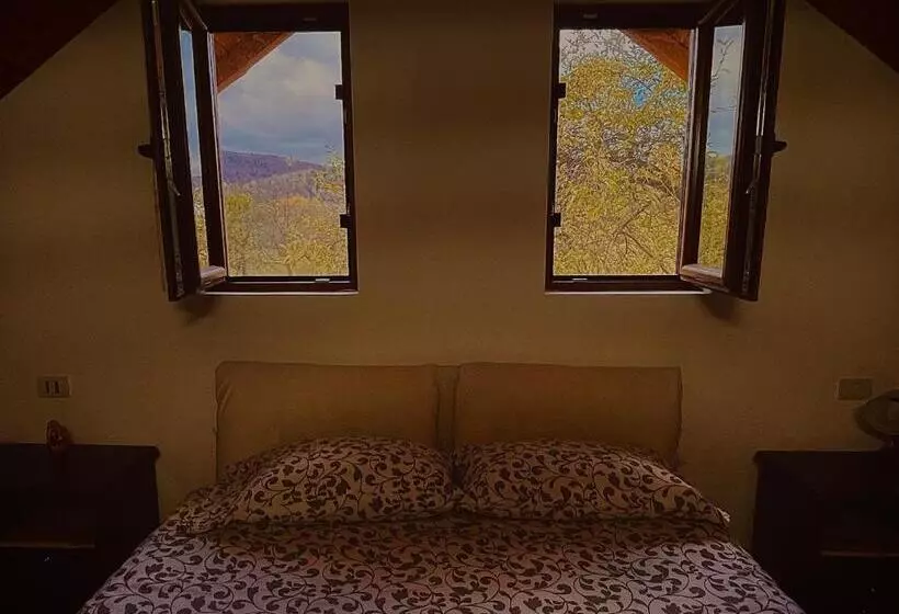 Căsuța Din Livezi