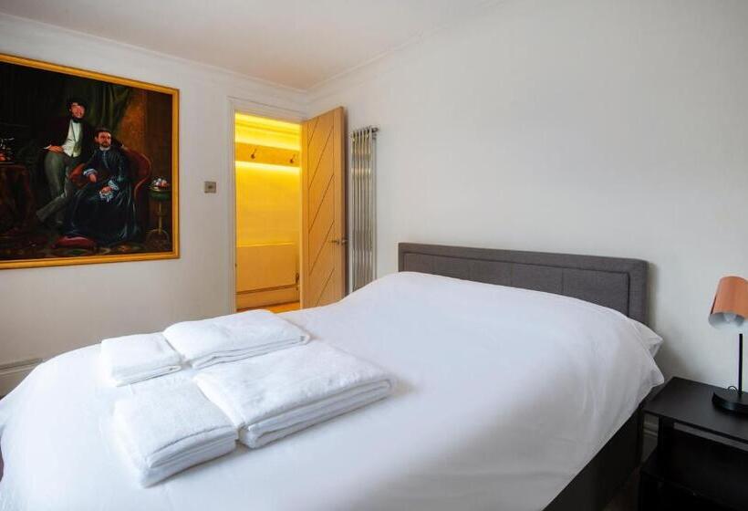 Newly Refurbished  Stylish Apartment 5 Minutes From Station W Garden