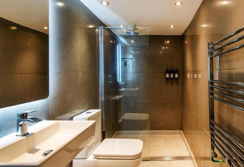 Newly Refurbished  Stylish Apartment 5 Minutes From Station W Garden