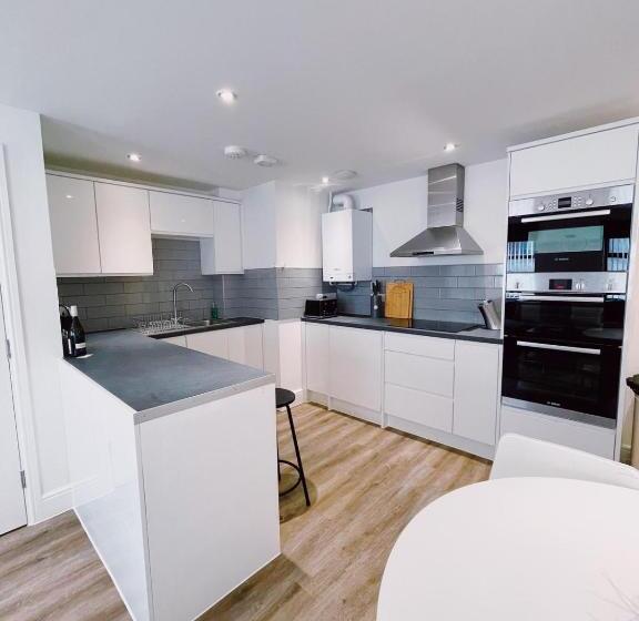 Prosper House Apartment 4