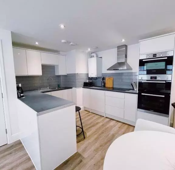 Prosper House Apartment 4